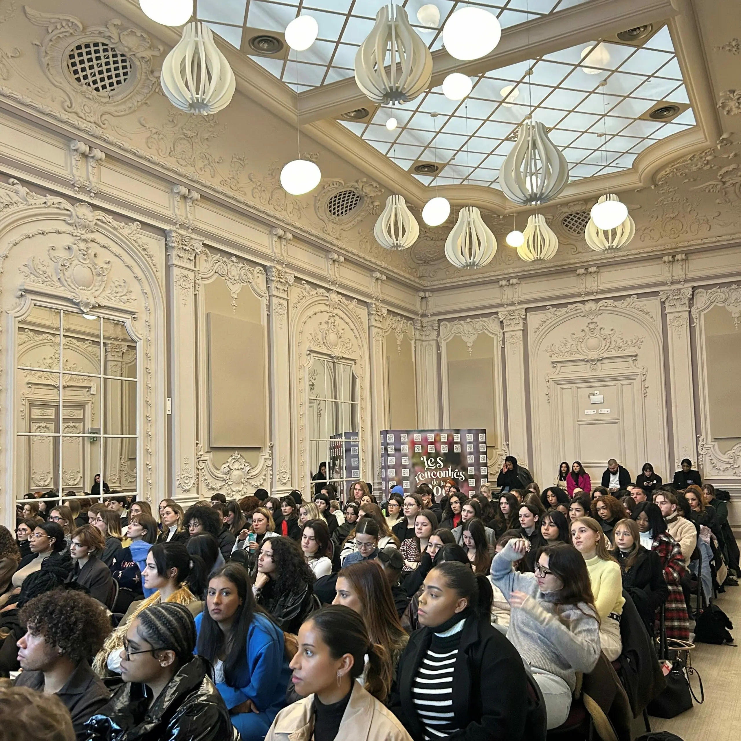 Les étudiants de MOD'SPE assistent à a conférence - Rencontres de la Mode 2022 - La mode écoresponsable